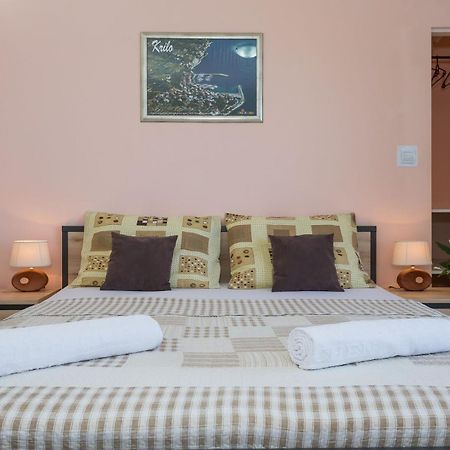 Apartments Verica - 15 M From Beach Krilo Exterior foto